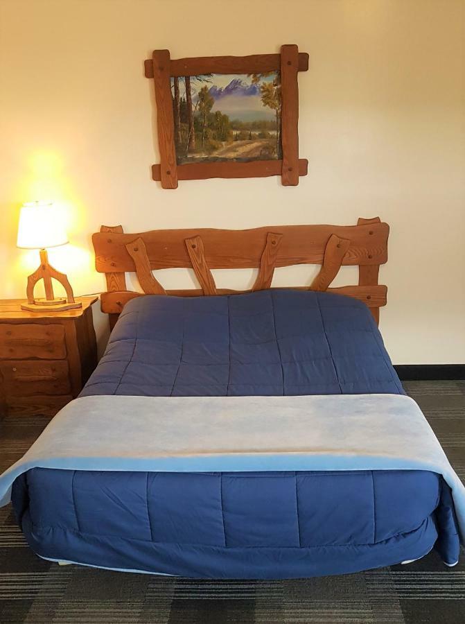 Agassiz Park Lodge - Under New Management McCreary Buitenkant foto